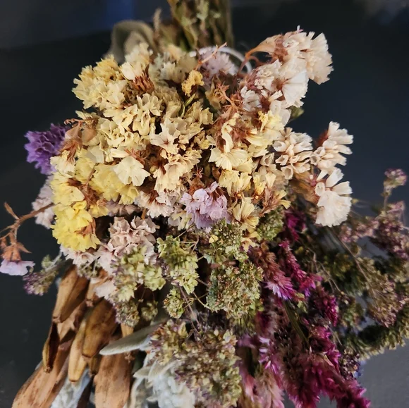 Real Dried Aromatic Flowers Over 16 Stems. - Picture 3 of 10